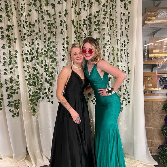 Prom dress - Picture 2 of 5